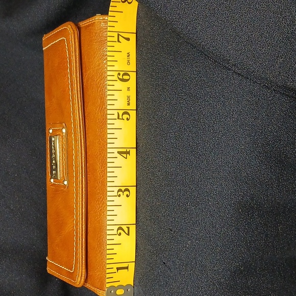 Liz Claiborne Tan Leather Wallet - Picture 8 of 9